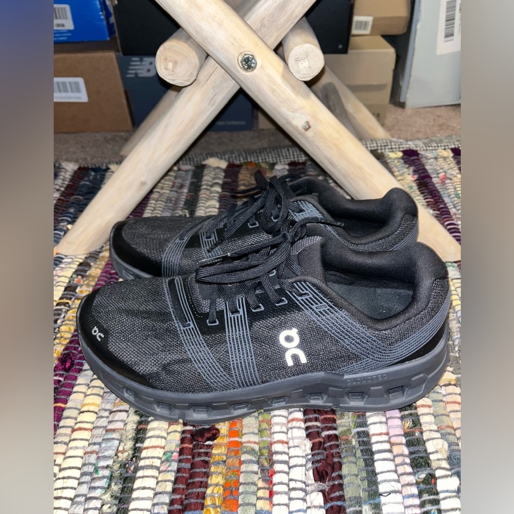 On Cloud sneakers women’s 10 men’s 8.5 gently used - Picture 7 of 13